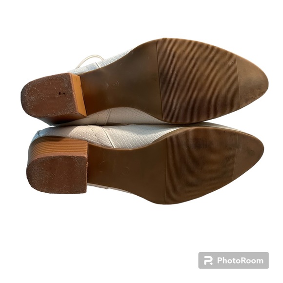 White Snakeskin Ankle Booties with Pointed Toe | Size 9 - Picture 9 of 9